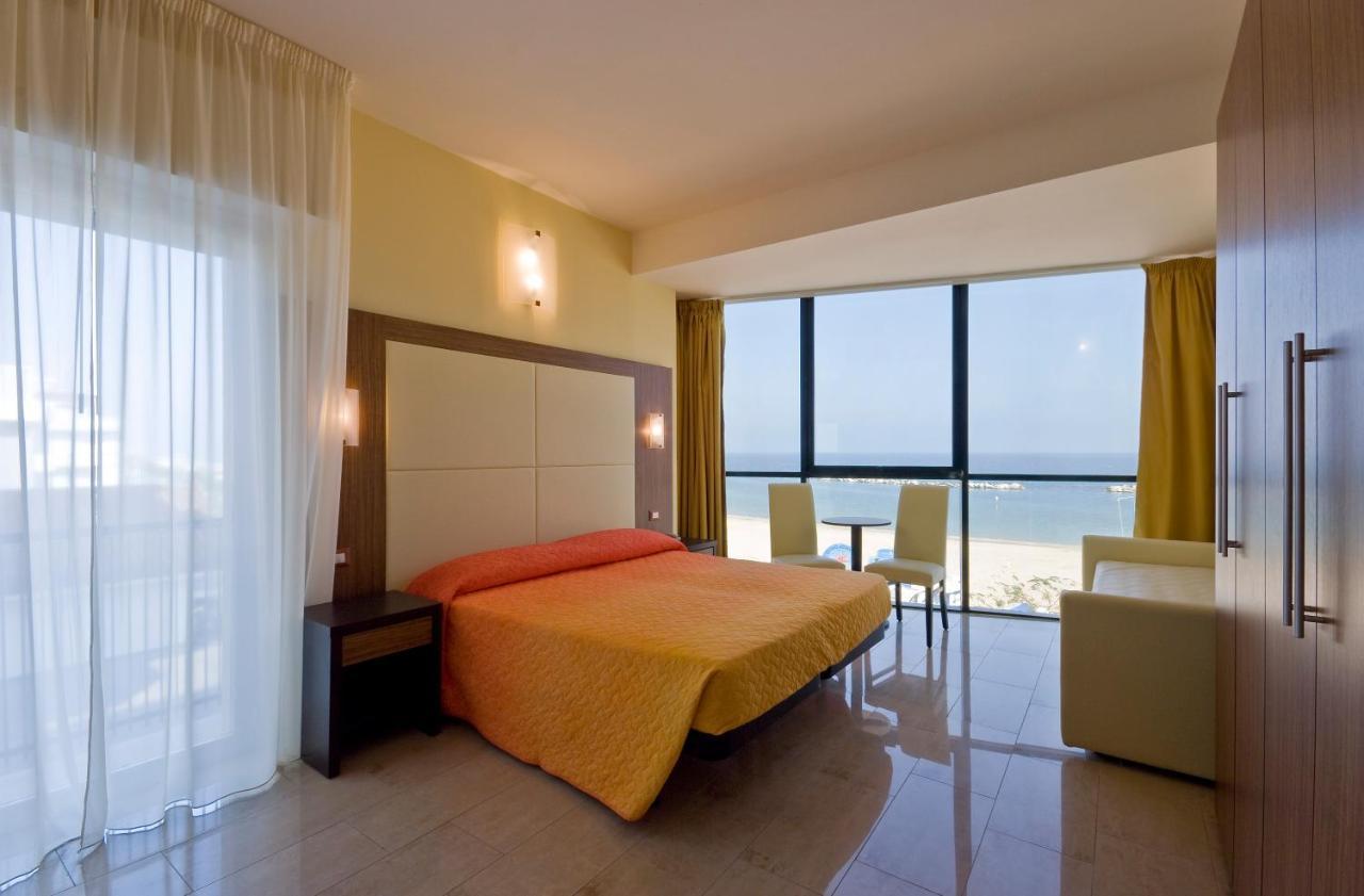 Hotel Ambasciatori Bellaria-Igea Marina Exteriör bild