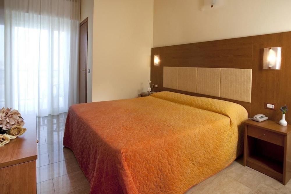 Hotel Ambasciatori Bellaria-Igea Marina Exteriör bild