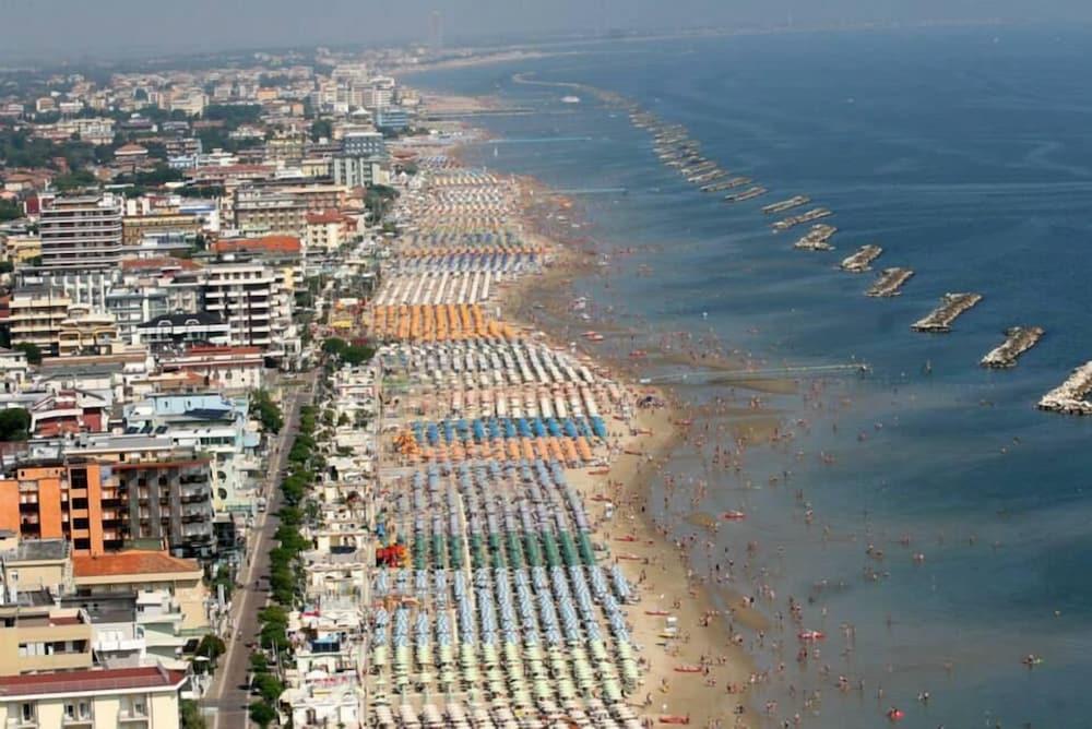 Hotel Ambasciatori Bellaria-Igea Marina Exteriör bild